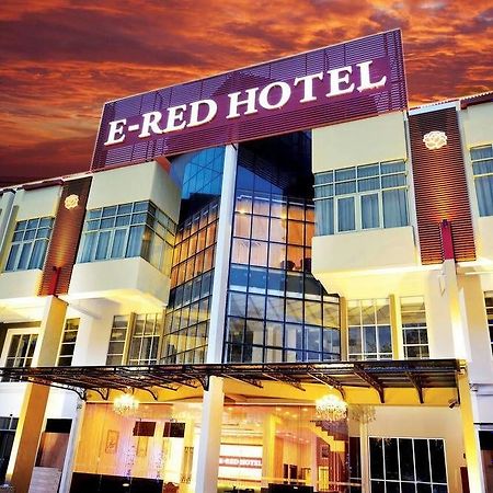 E-Red Hotel Alma Cosmo Bukit Mertajam Esterno foto