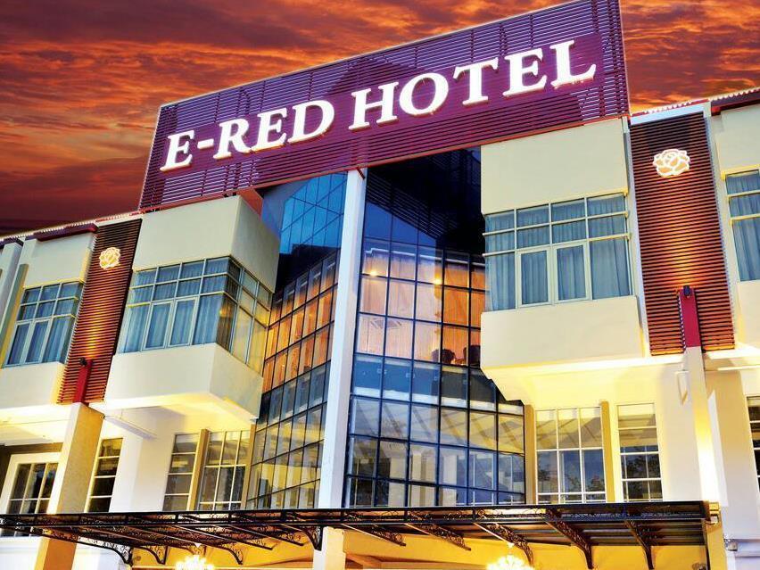 E-Red Hotel Alma Cosmo Bukit Mertajam Esterno foto